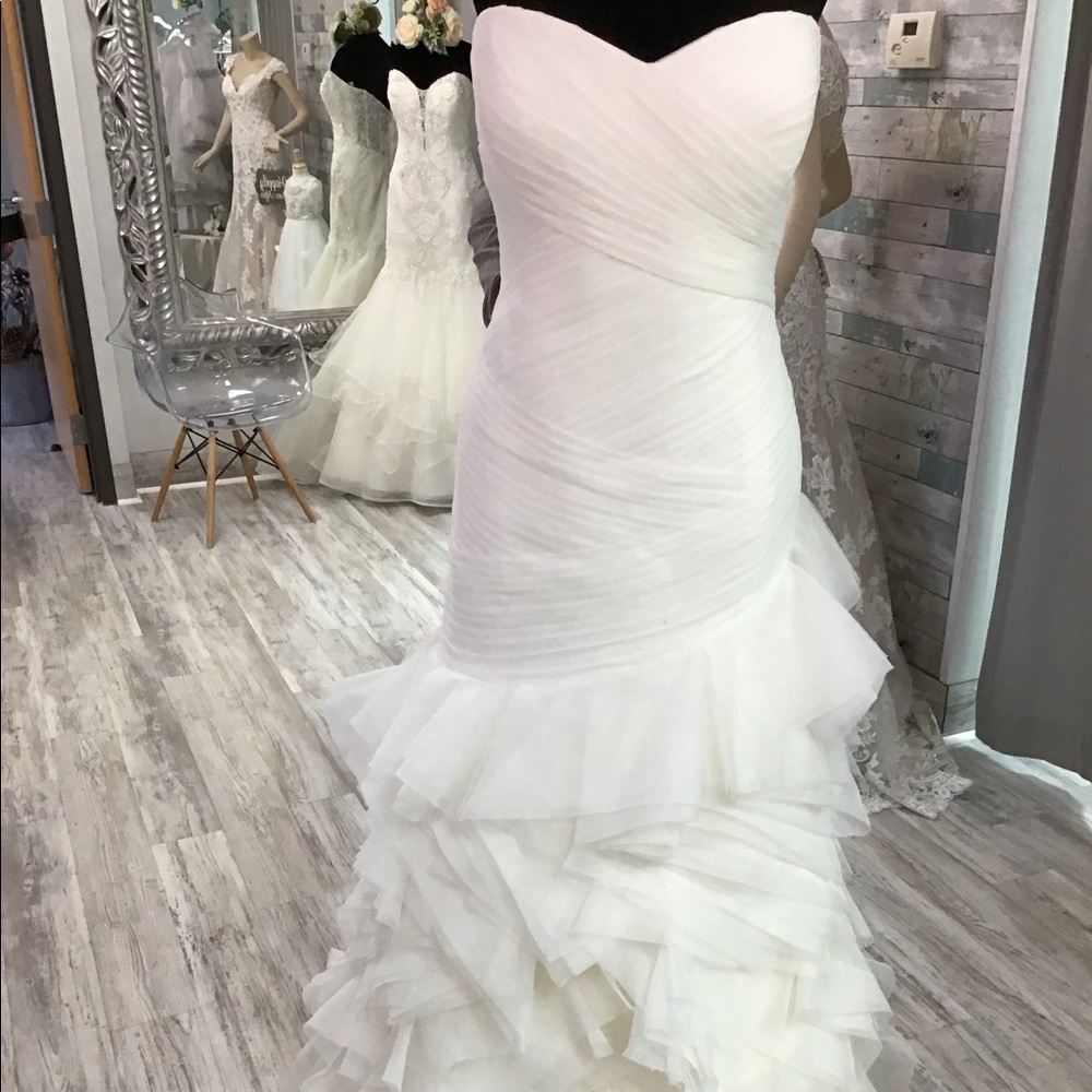 Daria Karlozi Wedding Dress